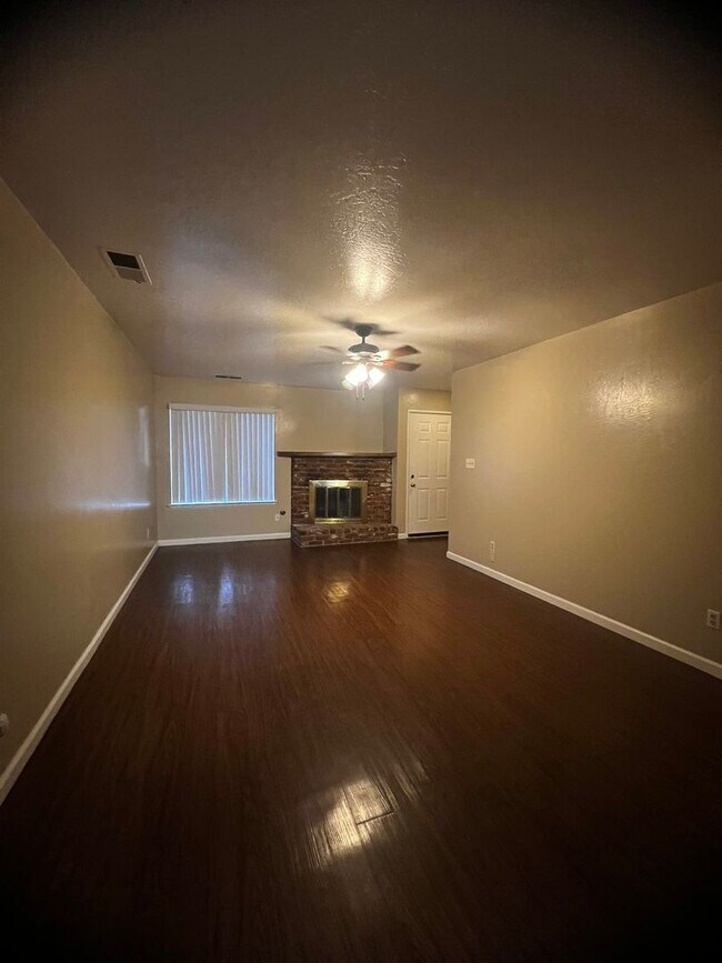 Building Photo - 1116 N Gem St