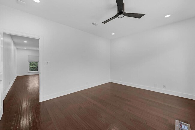 Building Photo - 414 New Lido Dr