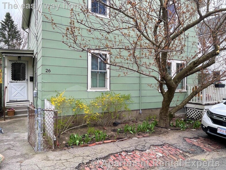 Building Photo - 26 Kenwood St
