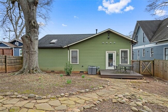 Building Photo - 372 Clifford Ave NE