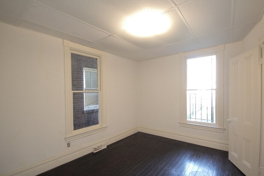 Building Photo - 315 Franklin Ave