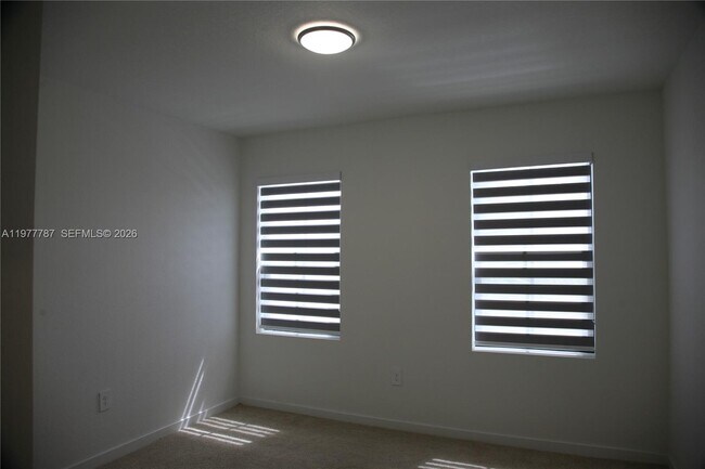 Building Photo - 371 NE 16th St