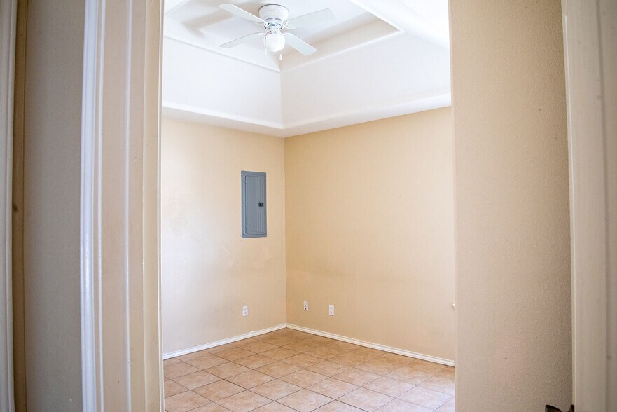 Building Photo - 1001 Cedarwood Dr