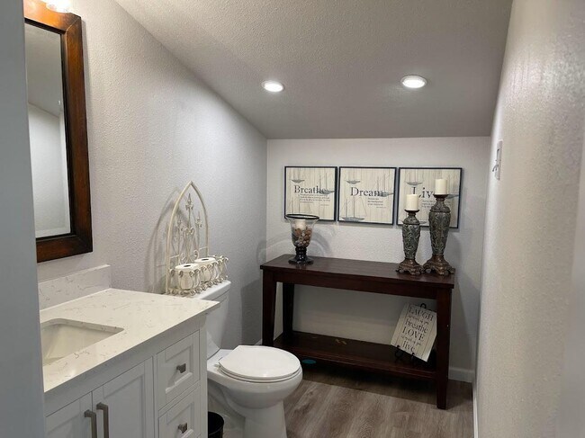 Building Photo - 539 Venture Blvd S