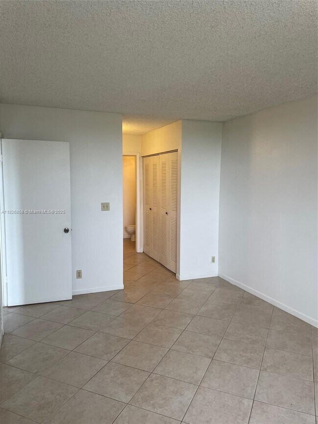 Building Photo - 2771 Riverside Dr