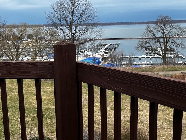 Building Photo - 634 W 2nd St