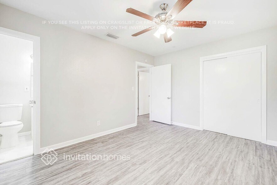 Building Photo - 2459 Mercer Cir S