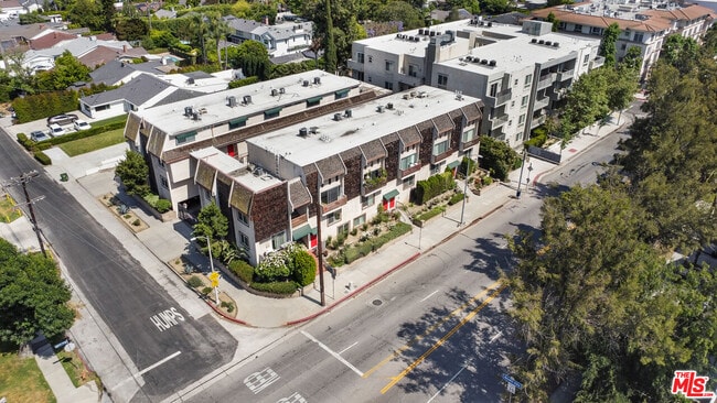 Building Photo - 4660 Coldwater Canyon Ave