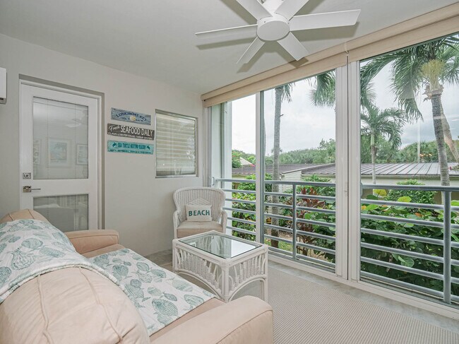 Building Photo - 8444 Oceanside Dr