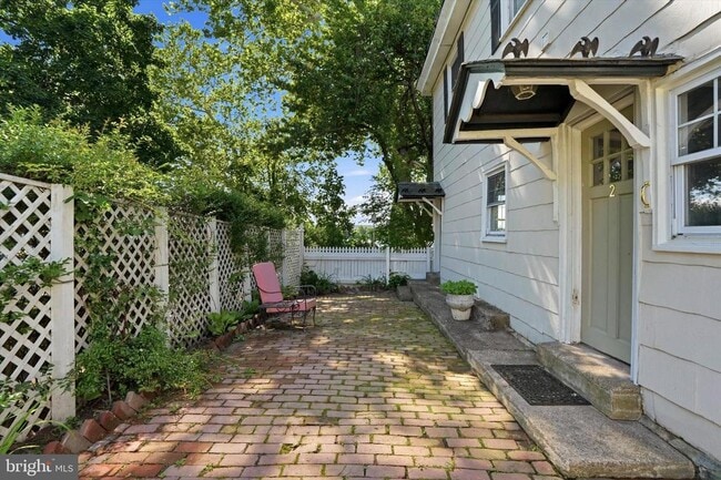 Building Photo - 7015 Riverview Ave