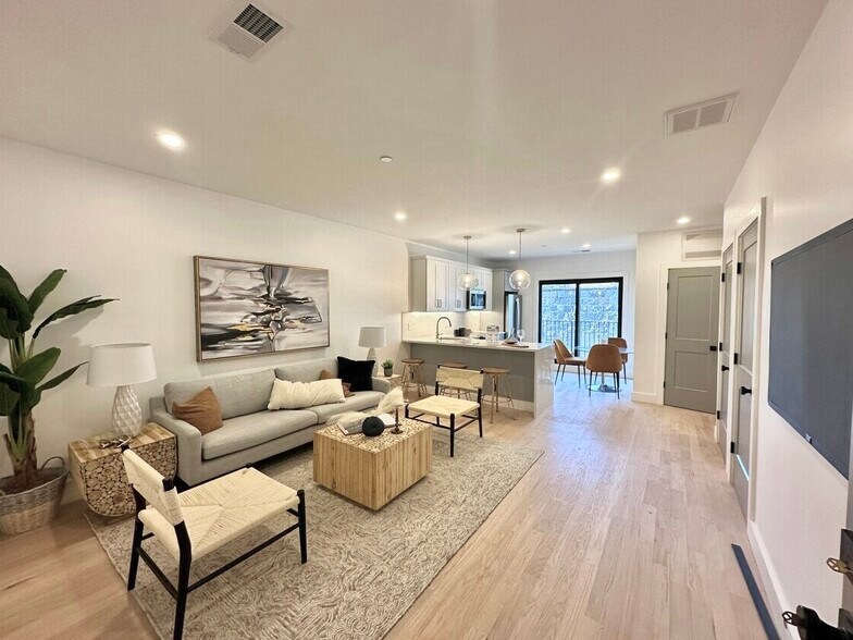 Living room - 52 Withington St