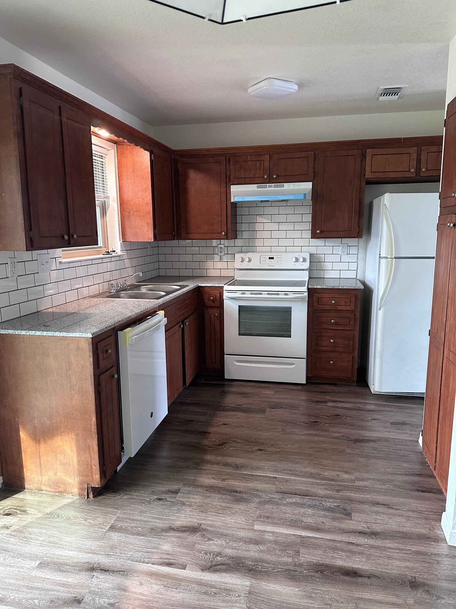 Building Photo - 1417 Janet Ln