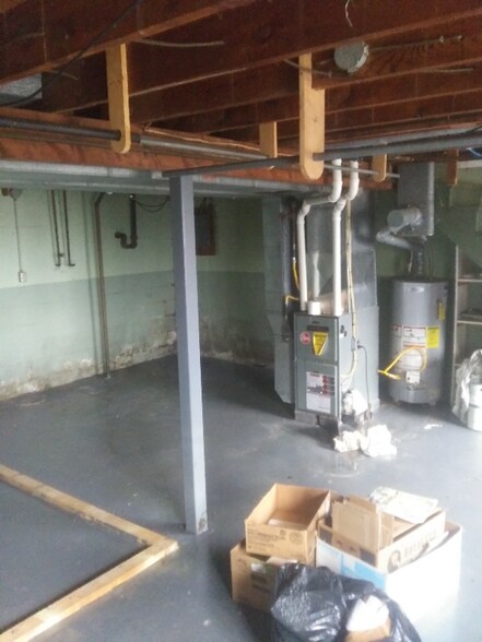 Building Photo - 14 Elm Ln