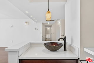 Building Photo - 10535 Wilshire Blvd