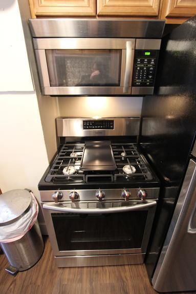 Stainless steel oven and range - 2038 Stonelea St