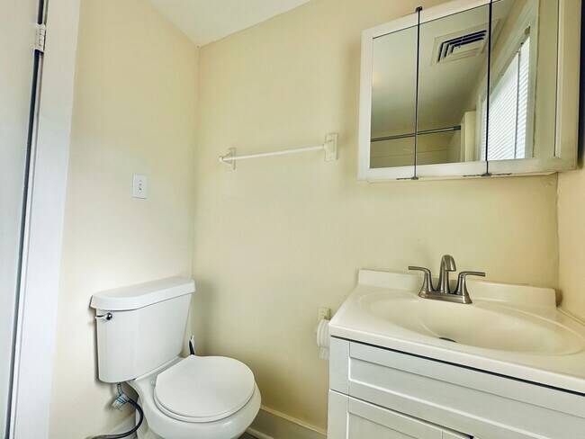 Building Photo - 179 Bradley St