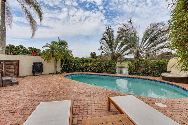 Building Photo - 2312 Las Casitas Dr