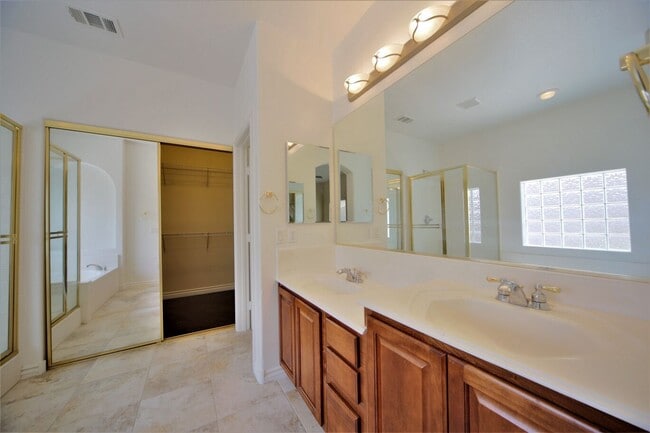 Building Photo - Gorgeous 3Bed/2Bath/2Car, 2-Story Home located in Caparola at Southern Highlands