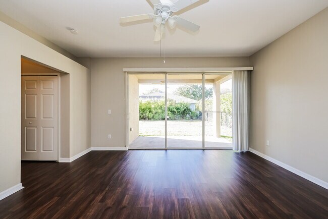 Building Photo - 6327 Bridgecrest Dr