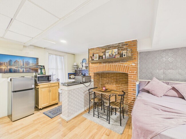 Building Photo - 260 North St