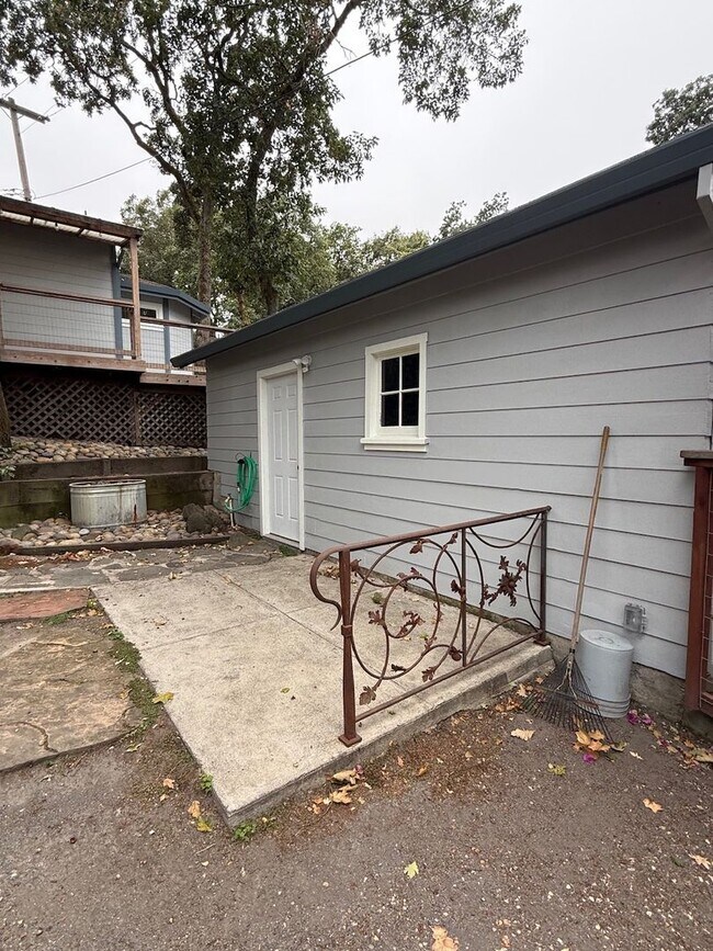 Building Photo - 3 Bedroom/ 2 bathroom Home in Cotati