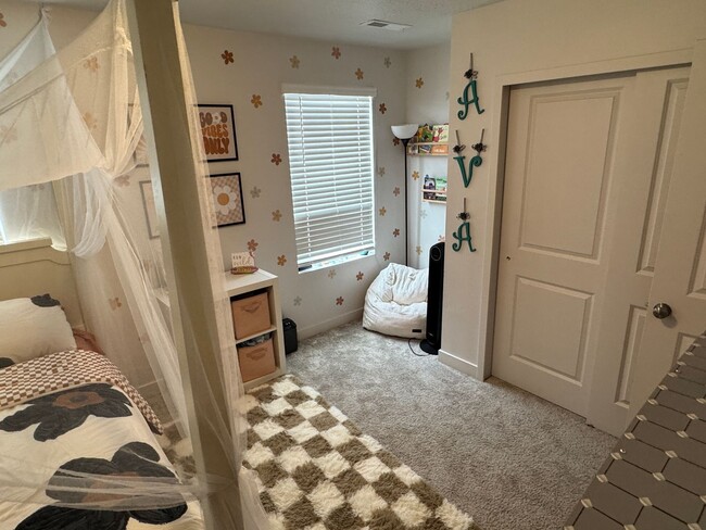 Building Photo - Beautiful NEW build, 4 bedroom 2 bathroom