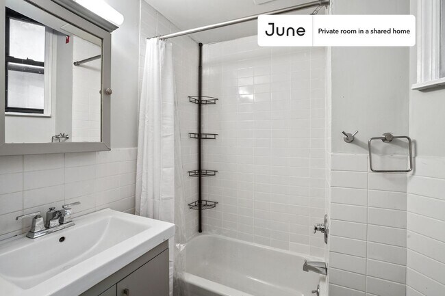 Building Photo - Room in Shared 4 bed/1 bath home