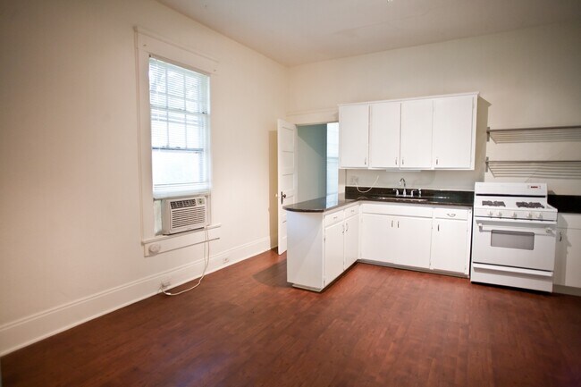 Building Photo - 212 1A McCauley Street