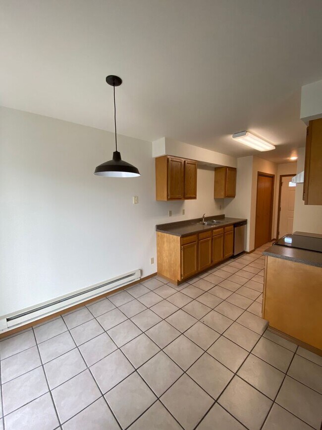 Building Photo - Canfield Court Condo (APP#170)
