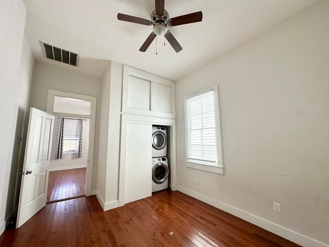 Building Photo - Beautiful! 1 Bedroom 1 Bath Duplex in Central City!