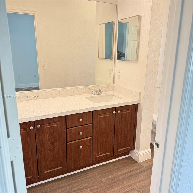 Building Photo - 6482 Catalina Ln