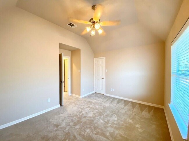 Building Photo - 2806 Cool River Loop