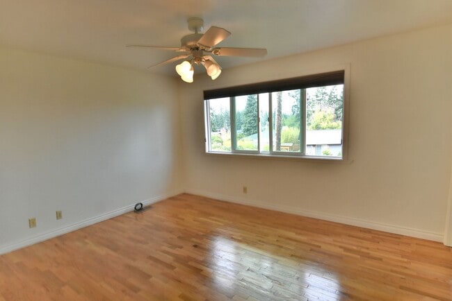 Building Photo - 4Bd/2.5Ba Edmonds House
