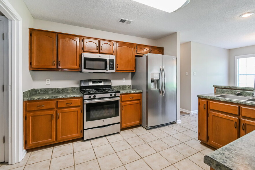 Building Photo - 3123 Quartz Dr