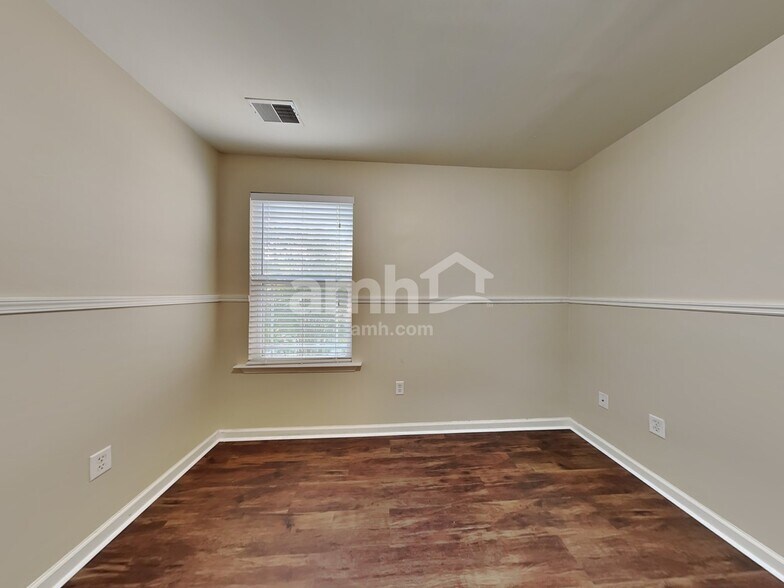 Building Photo - 60 Summer Hill Way