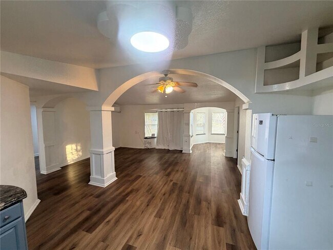 Building Photo - 5195 Countryside Ct