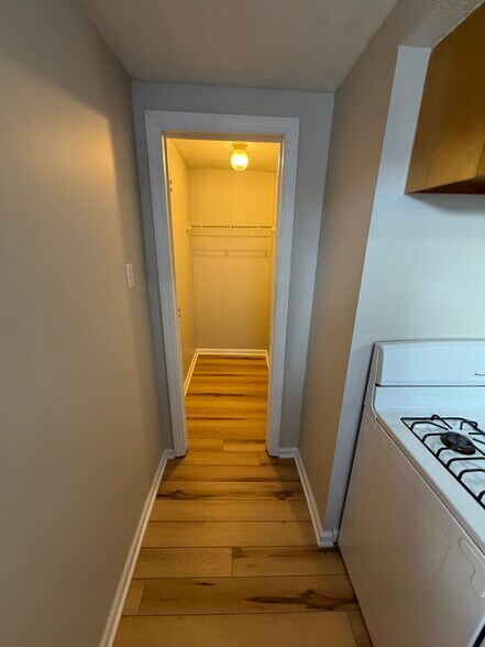 Pantry/Closet - 618 Maplewood Ave