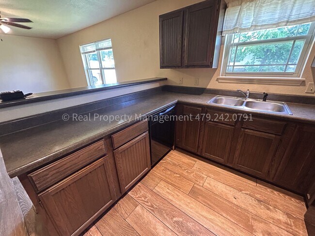 Building Photo - MOVE IN SPECIAL! JUST PAY MOVE IN FEES! 2 ...