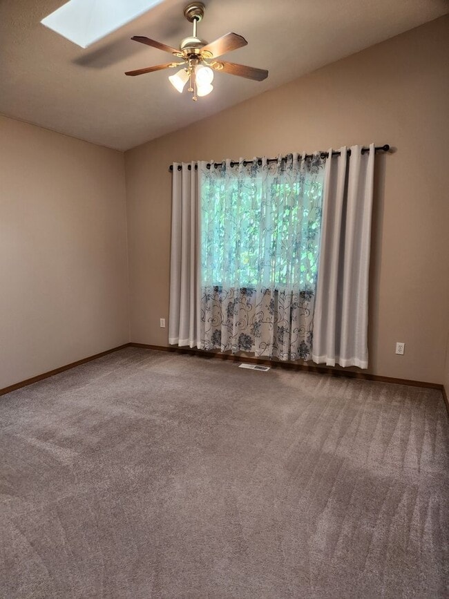 Building Photo - Charming 3 Bedroom 2 Bath House