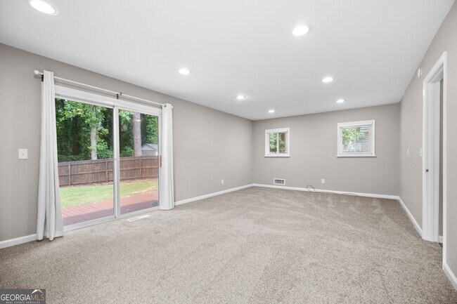 Building Photo - 2179 Beech Valley Dr