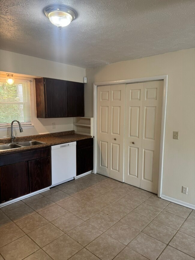 Building Photo - 1310 Ewing Creek Dr