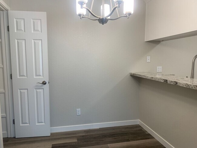 Building Photo - Downstairs 2 bed 2 bath brand new condo wi...