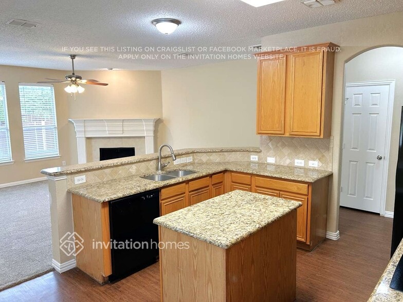 Building Photo - 7997 Greenvalley Ln