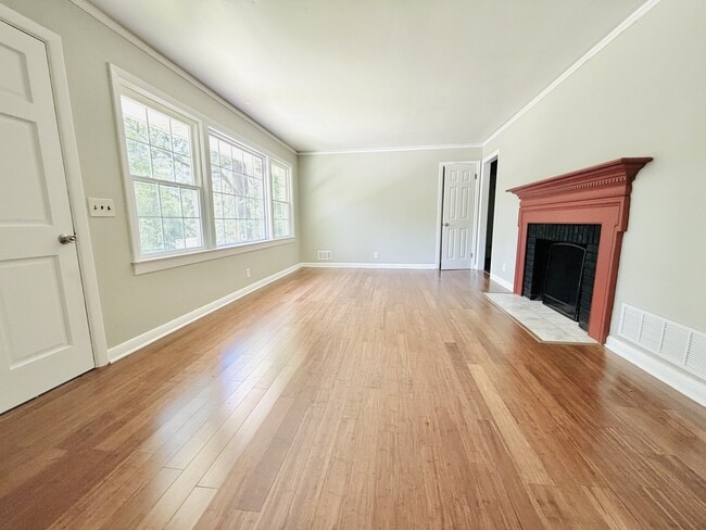 Building Photo - 836 Delverton Rd
