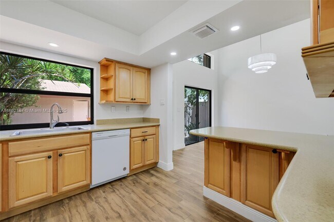 Building Photo - 10516 SW 112th Ave