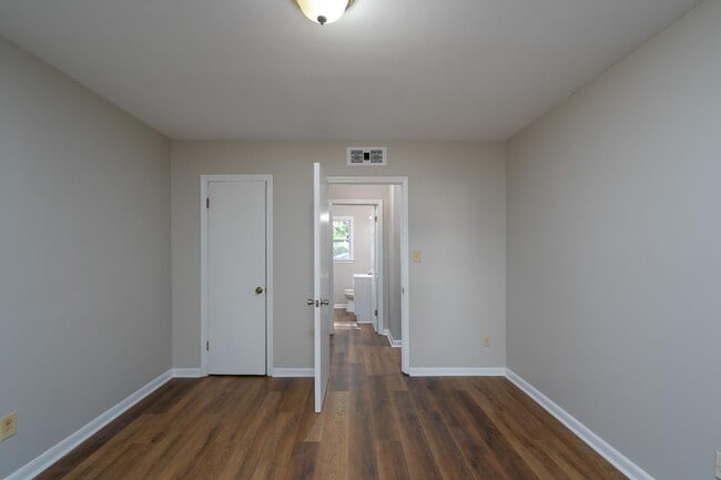 Building Photo - 745 Arbor St NE