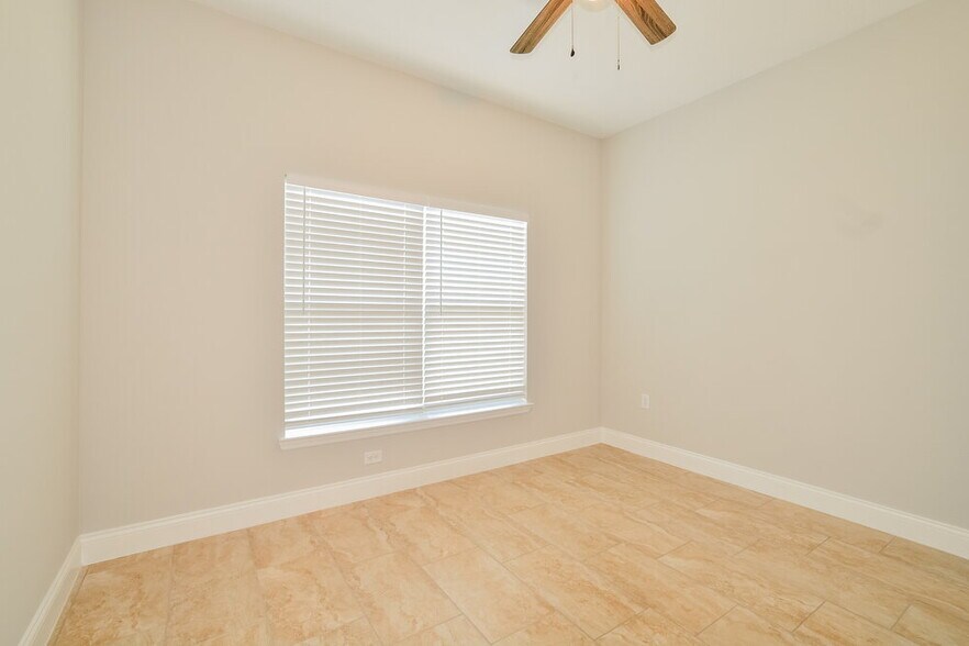 Building Photo - 355 Clermont Dr