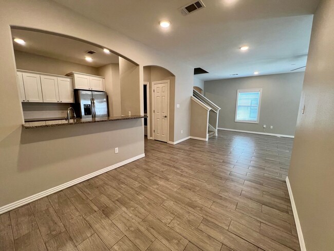 Building Photo - Beautiful 3B/2B Townhome in Chaffee Crossi...