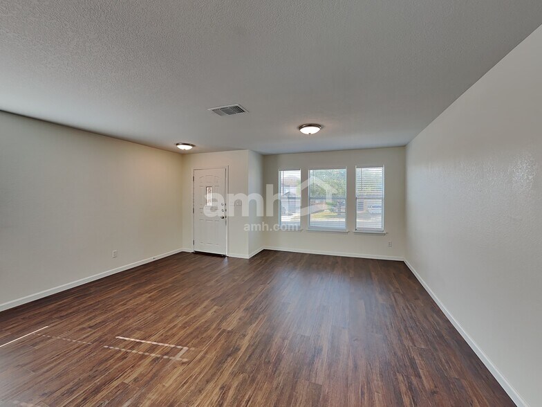 Building Photo - 11023 Vollmer Ln