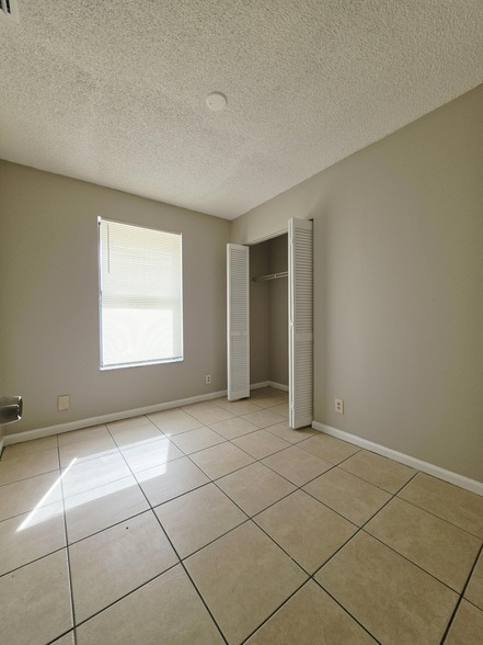 Building Photo - 1157 Hyacinth Pl
